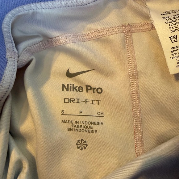 Nike Pro Pink Ice Cream Reversible Sports Bra and Shorts - Picture 4 of 5